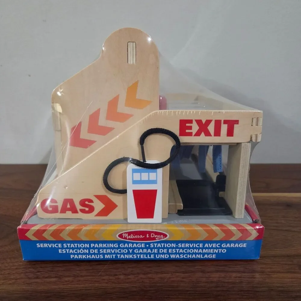 Melissa & Doug Service Station Parking Garage Car Wash Wood Toy 2 Wooden Cars